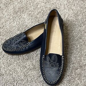 Velez Navy Blue Floral Leather Driving Loafers Size Columbia 37 US 6-1/2 EUC